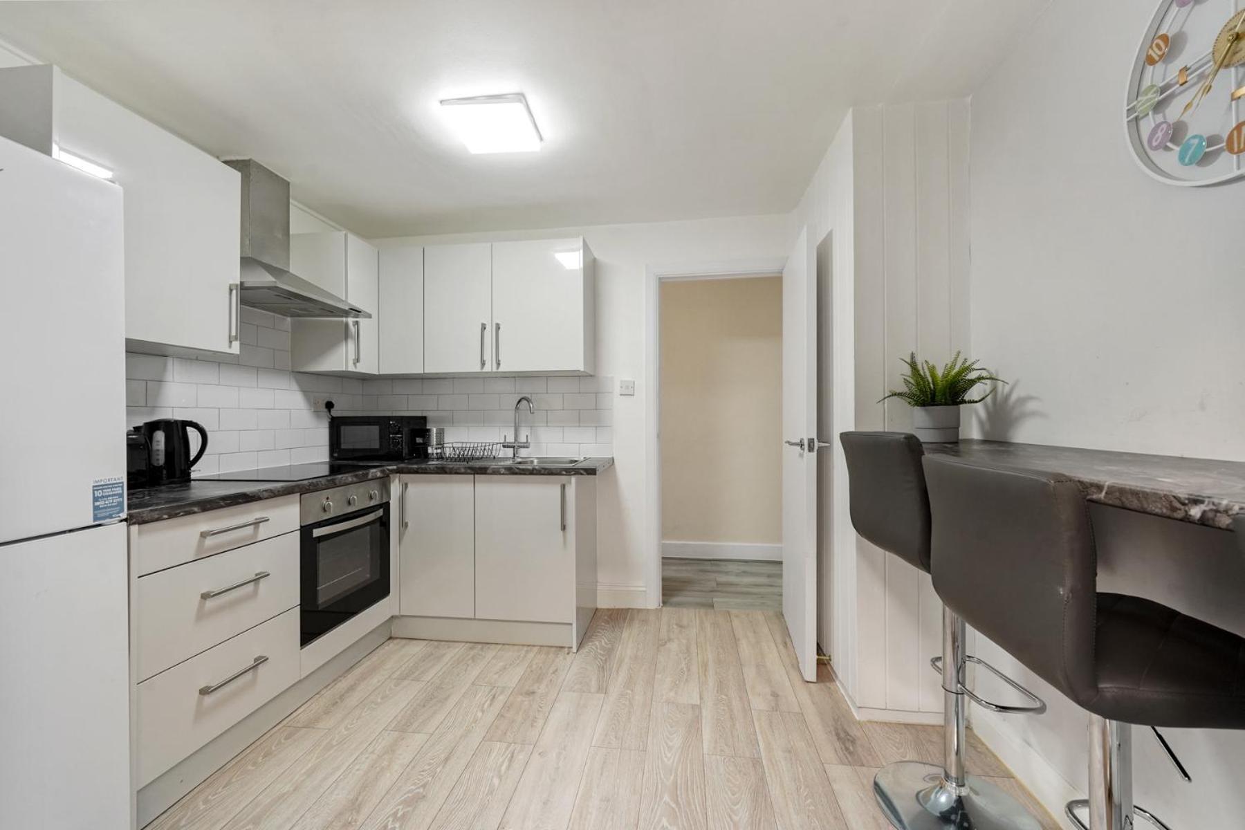 Apartment New With Large Garden London